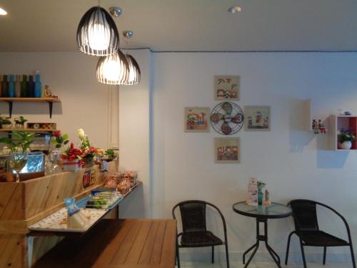 a room with a table and two chairs and a table at Kesorn Boutique Residence at 8 Riew in Chachoengsao