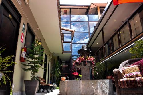 a lobby with a fountain in the middle of a building at Hotel Royal Qosqo in Cusco
