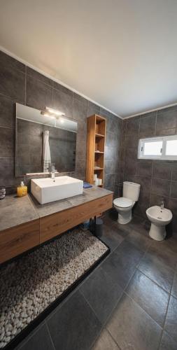 a bathroom with a sink and a toilet at Akistay Guest House - Caparica in Costa da Caparica
