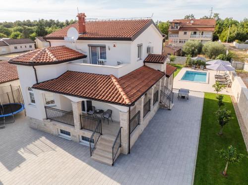 Ferienhaus Tatjana mit Pool