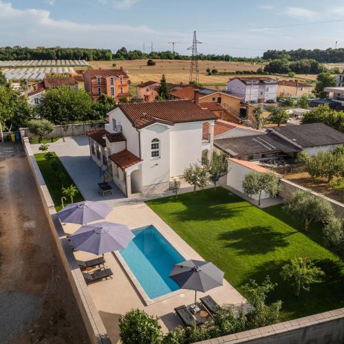 Ferienhaus Tatjana mit Pool