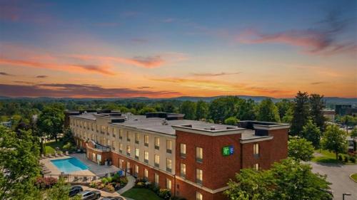 an aerial view of a building with a pool at Holiday Inn Express & Suites Bethlehem Airport-Allentown Area in Bethlehem