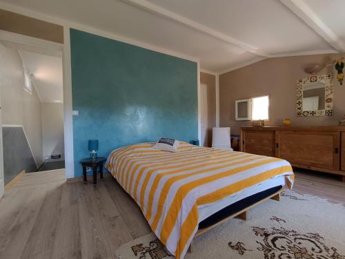 a bedroom with a bed and a blue wall at Villa de la Baume in Gémenos