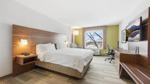 a hotel room with a bed and a desk at Holiday Inn Express & Suites Bethlehem Airport-Allentown Area in Bethlehem