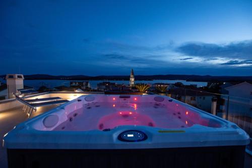 APARTMENT 3 Villa Stella Deluxe with a heated swimming pool, jacuzzi, sauna and BBQ