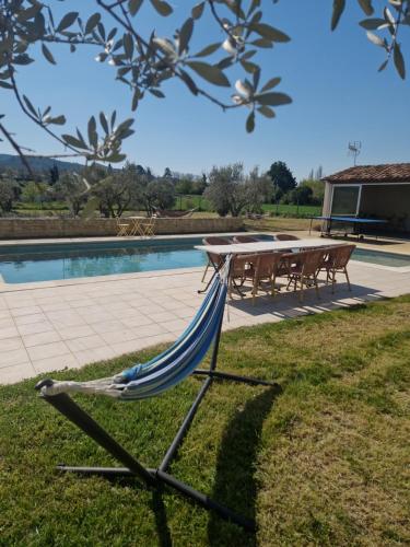Villa à charleval en campagne avec piscine 14 couchages