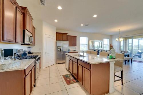 7BR Resort Pool Home Near Disney - 8004 photo 10