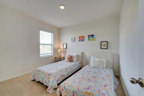 7BR Resort Pool Home Near Disney - 8004 photo 16