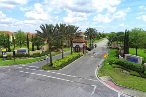 7BR Resort Pool Home Near Disney - 8004 photo 36