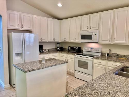 610 Beautiful 5BR Single-Story W Pool in Resort photo 56
