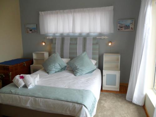 Ein Bett oder Betten in einem Zimmer der Unterkunft Breakaway Apartment with Balcony