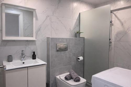 Bright 1BR Apartment 5 min to Ladadika, Buka Hospitality