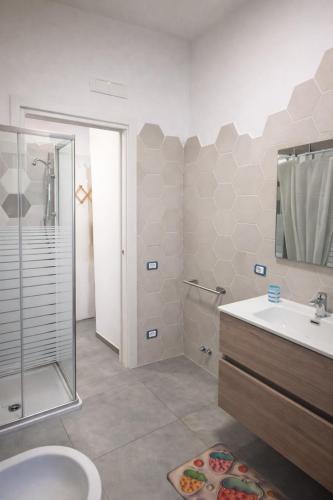 a bathroom with a shower toilet and a sink at Casa Vacanze RosMary in Agropoli