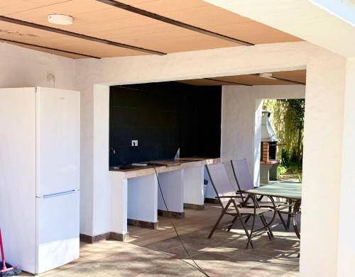 Chalet en Conil, descansa y disfruta BBQ AIRE PISCINA privada PARKING