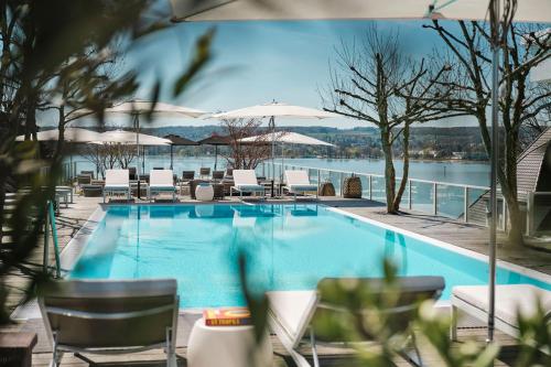 RIVA - Das Hotel am Bodensee — Pool view
