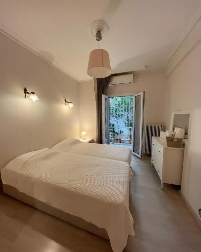 PLAKA Central Apartment