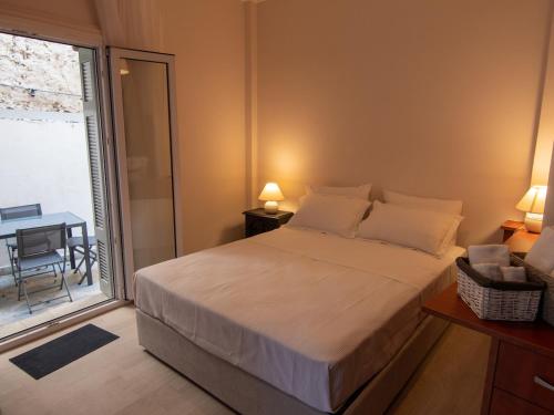PLAKA Central Apartment