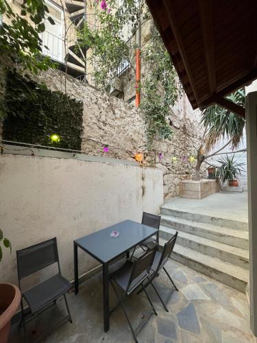 PLAKA Central Apartment