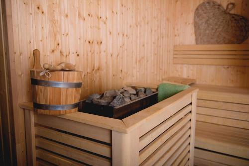 a sauna with a box of rocks in it at Termy Warmińskie in Lidzbark Warmiński