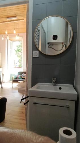 a bathroom with a sink and a mirror on the wall at Appartement 4 pers Montagne -draps et serviettes non fournis- in Eaux-Bonnes