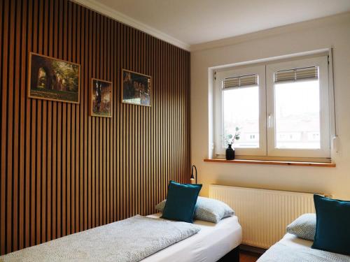 a bedroom with two beds and a window at Ferienwohnung Siedlungsnest in Anklam