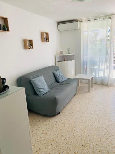 Appartement climatisé 4 personnes, place de parking privée, RDC avec terrasse, à 10 min plage à pied