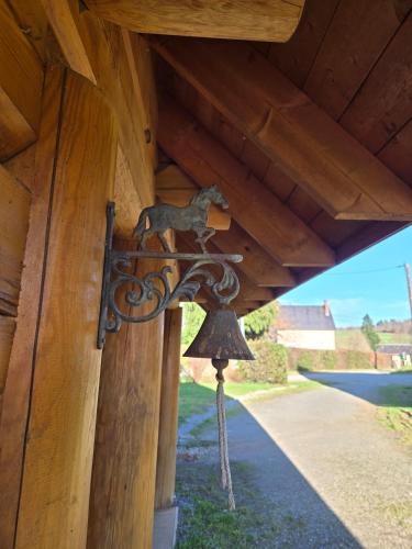a statue of a squirrel on the side of a building at Charmante Fuste in Lubersac