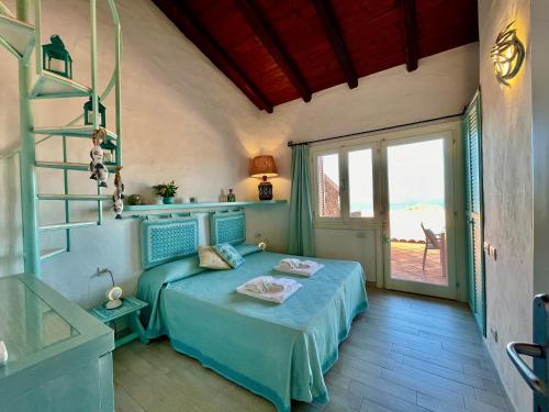 a bedroom with a bed in a room with a window at Punta Est - Trilo LAVANDA Terrazza & Piscina in Capo Coda Cavallo