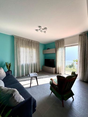 a living room with a couch and a chair at Casa Mirit - Nesso in Nesso
