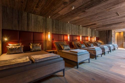 a row of beds lined up in a room at Alpenhotel Ischglerhof in Ischgl