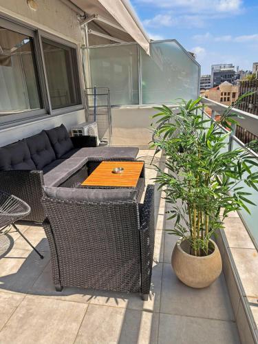 Estia Premium Apartments - Valouritou 25 Big Balcony