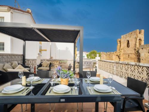 Central Marbella townhouse large solarium bbq