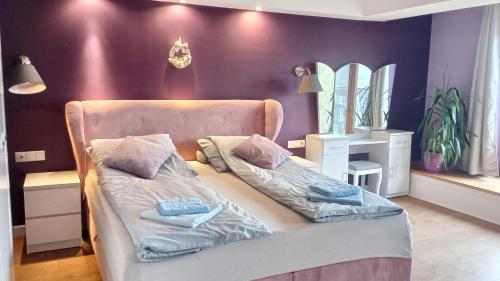 a bedroom with a bed with two pillows on it at Mrągowo Pokoje nad jeziorem i Apartament rodzinny in Mrągowo