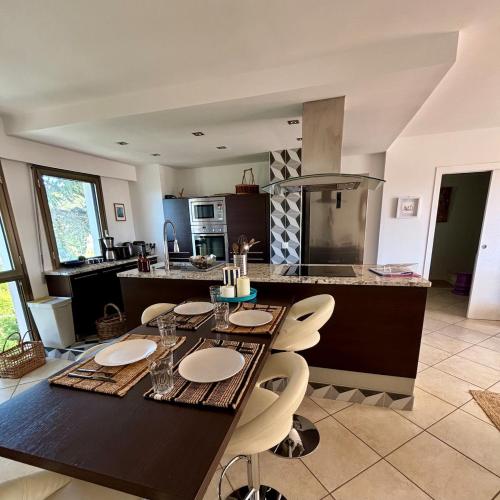 Apartment South terrace-Sea view -Jacuzzi- Beach - 4 guests