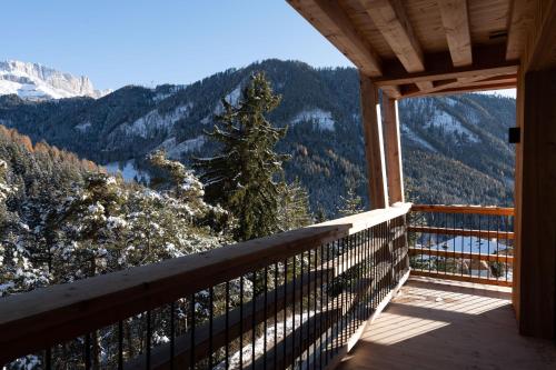 a balcony with a view of the mountains at Florisa Mountain Chalet in Tires