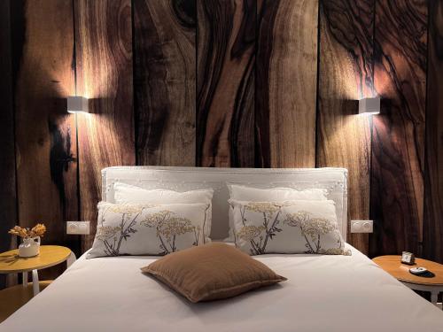 a bedroom with a white bed with two pillows at Ty ar Vigouden - maison de vacances in Loctudy