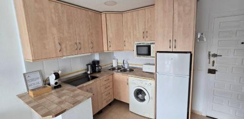 BenalBeach 2 BedRoom Sea View Apartment -Ref 4-419