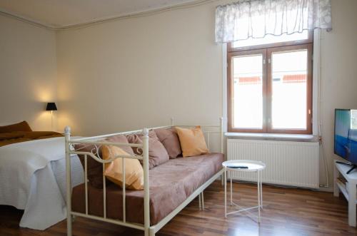 a living room with a couch and a bed at Studio Skata in Pietarsaari