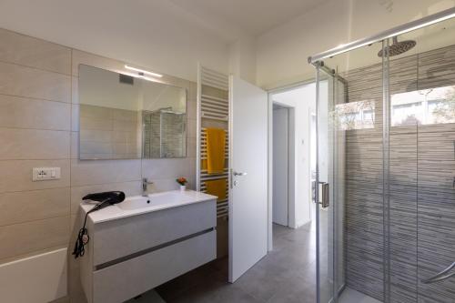 a bathroom with a sink and a shower at Gradisca Go Home in Gradisca dʼIsonzo