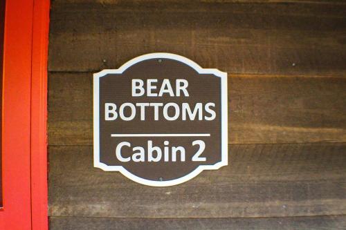 BEAR BOTTOMS Studio Twin Cabin HotTub TV Wifi photo 31