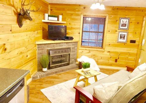 Oh Deer - Studio Wooded Twin Cabin, Hot Tub, TV & Wifi photo 6