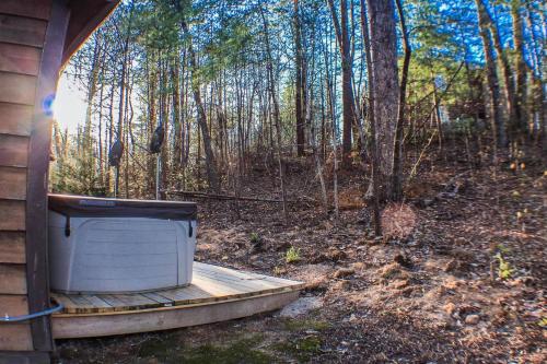 Oh Deer - Studio Wooded Twin Cabin, Hot Tub, TV & Wifi photo 7