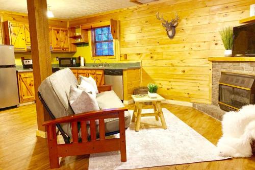 Oh Deer - Studio Wooded Twin Cabin, Hot Tub, TV & Wifi photo 11