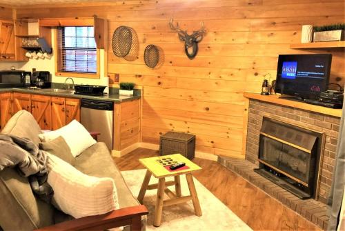 Oh Deer - Studio Wooded Twin Cabin, Hot Tub, TV & Wifi photo 15