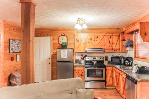 Oh Deer - Studio Wooded Twin Cabin, Hot Tub, TV & Wifi photo 17