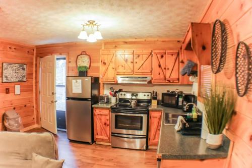 Oh Deer - Studio Wooded Twin Cabin, Hot Tub, TV & Wifi photo 19