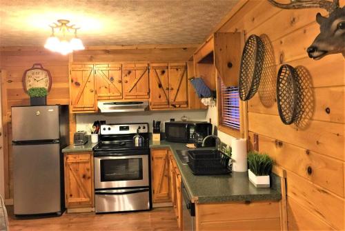 Oh Deer - Studio Wooded Twin Cabin, Hot Tub, TV & Wifi photo 20