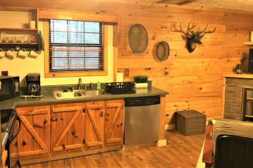 Oh Deer - Studio Wooded Twin Cabin, Hot Tub, TV & Wifi photo 21