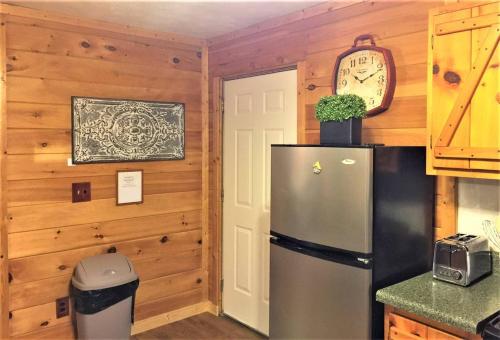 Oh Deer - Studio Wooded Twin Cabin, Hot Tub, TV & Wifi photo 22