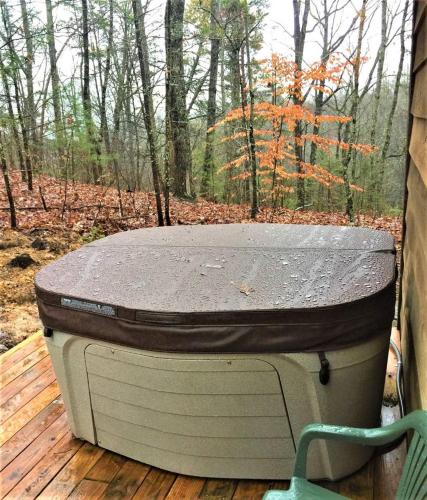 Oh Deer - Studio Wooded Twin Cabin, Hot Tub, TV & Wifi photo 32